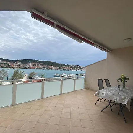 Mrvica Apartment *
