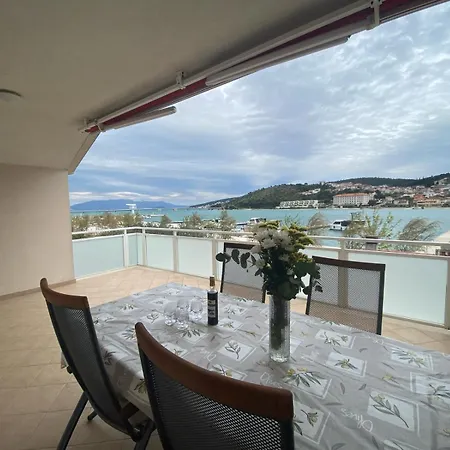 Mrvica Apartment