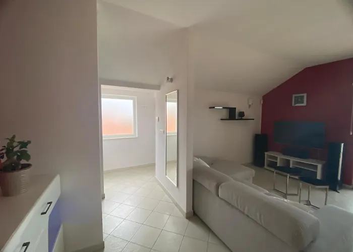 アパート Mrvica トロギール